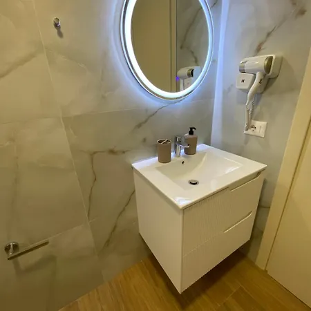 公寓 Hajdini Apartament